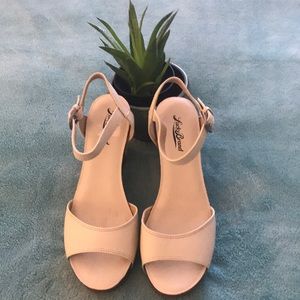Lucky Brand Wedge size 7.5M